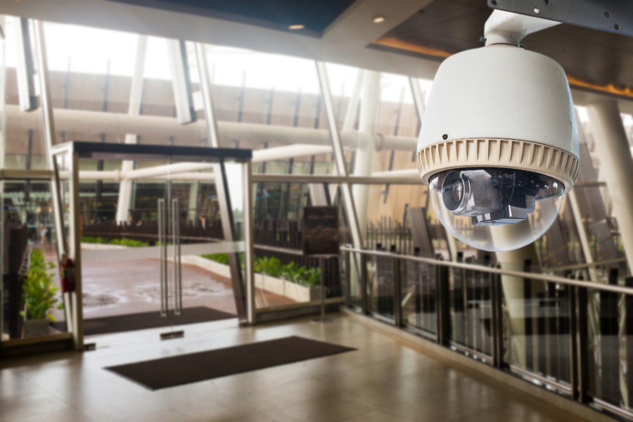 the-advantages-of-live-security-camera-monitoring-for-business-owners